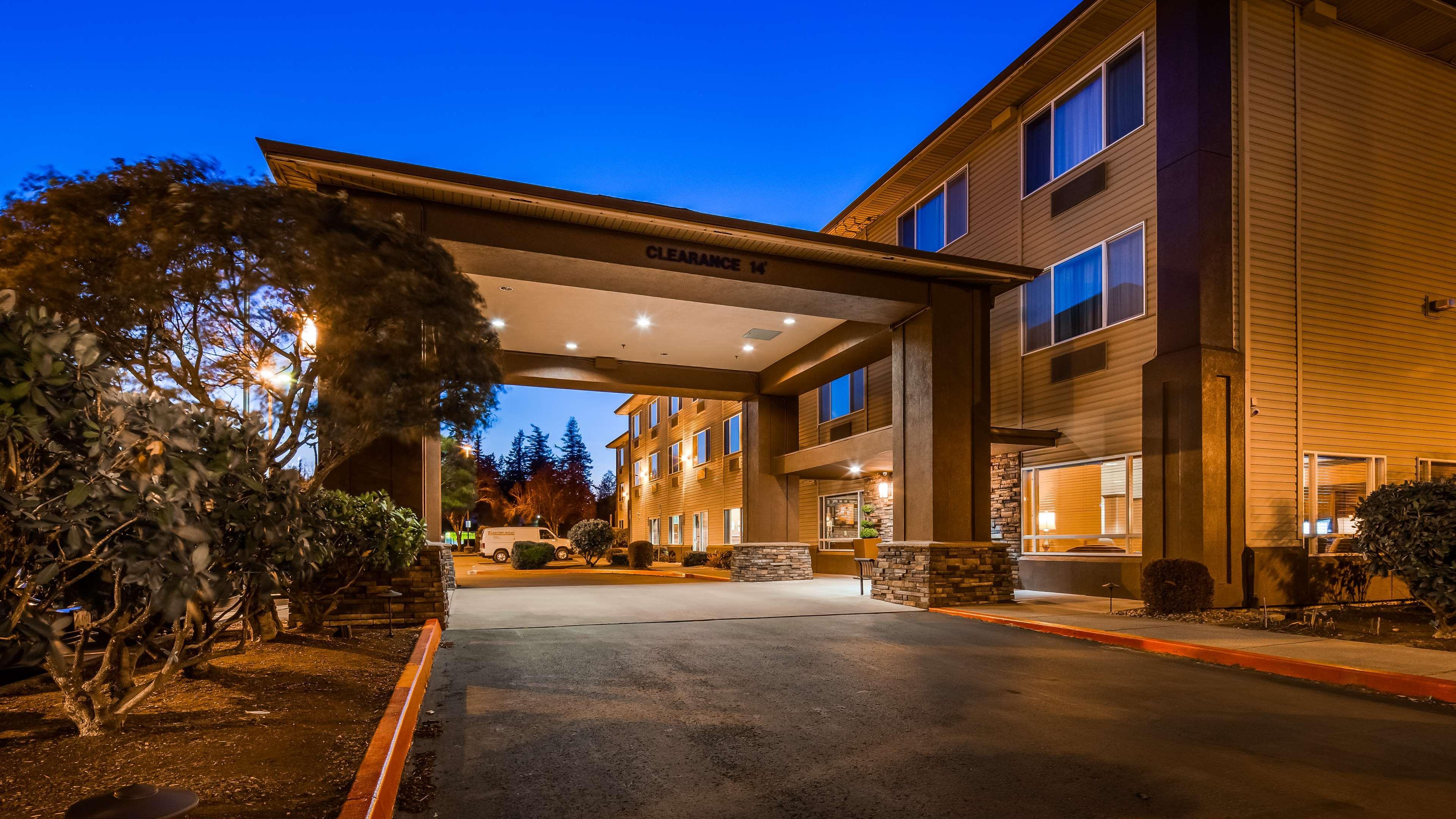 טרוטדייל Best Western Cascade Inn & Suites מראה חיצוני תמונה